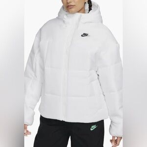 Nike NWT White Sportswear Therma-FIT Classic Puffer Jacket